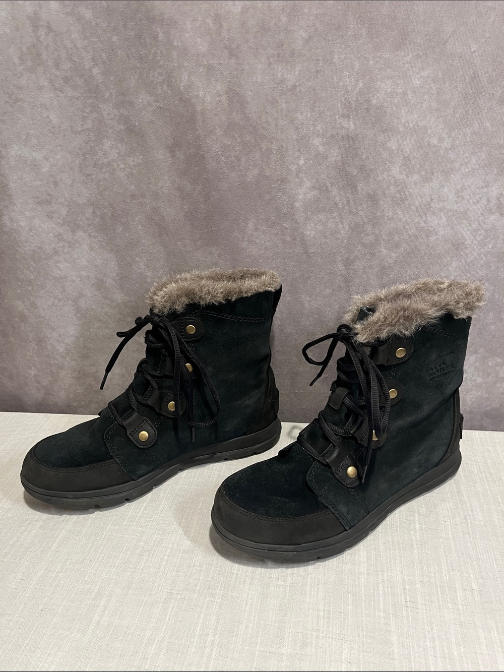 Sorel Black Lace-Up leather and Faux Fur Trim Winter Boots size 10
